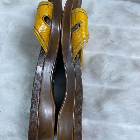 Dr School’s Advanced comfort yellow slide sandals adjustable side buckle… - Picture 7 of 9